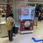 巨大ガチャがクリスマスイベントを盛り上げる！そごう横浜店のビッグカプセル抽選会が大盛況！